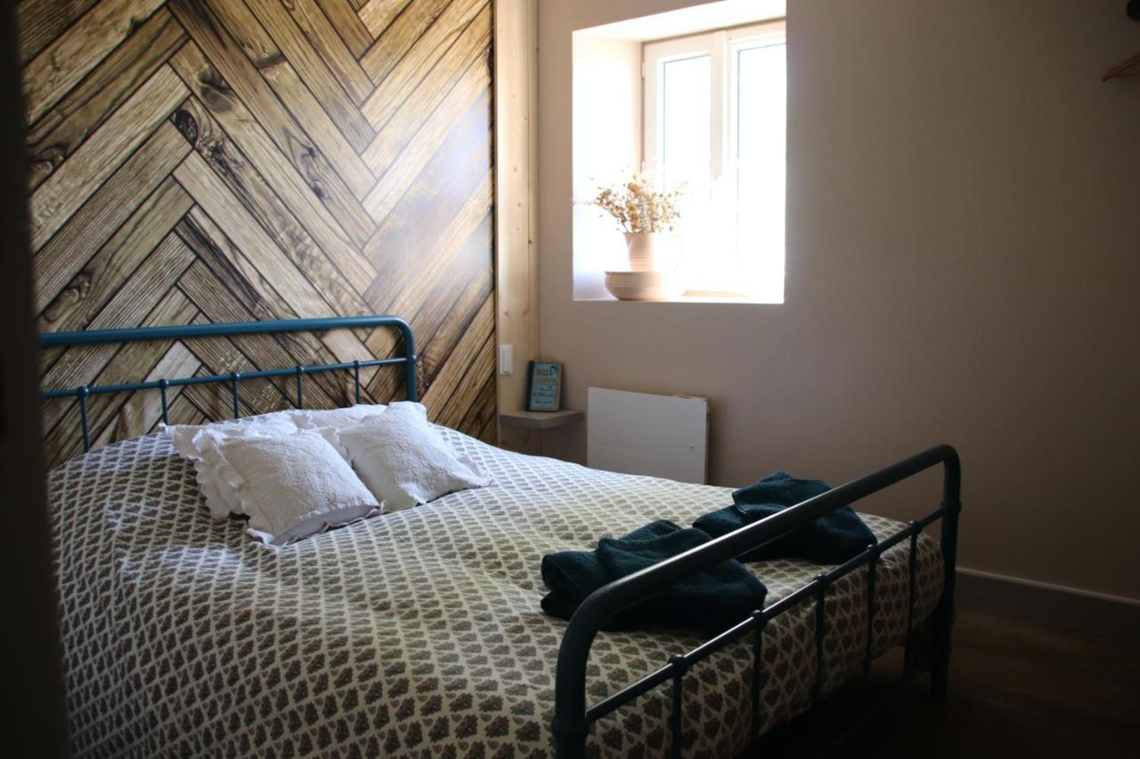 Le Vieil Home, au pied de la cité médiévale La Haute-Chapelle Extérieur photo